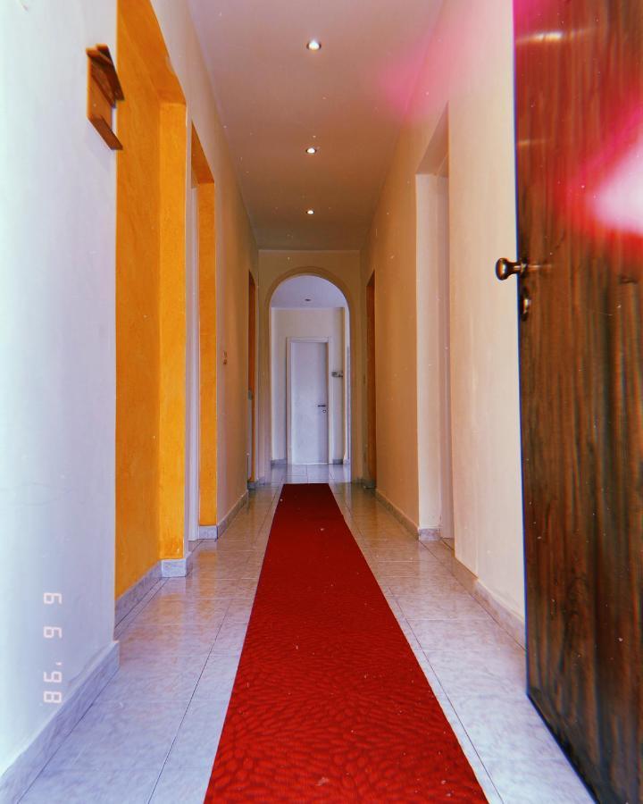 La Casa Del Giglio Hotel Albenga Exterior photo